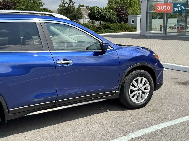 Позашляховик / Кросовер Nissan Rogue 2017 в Полтаві