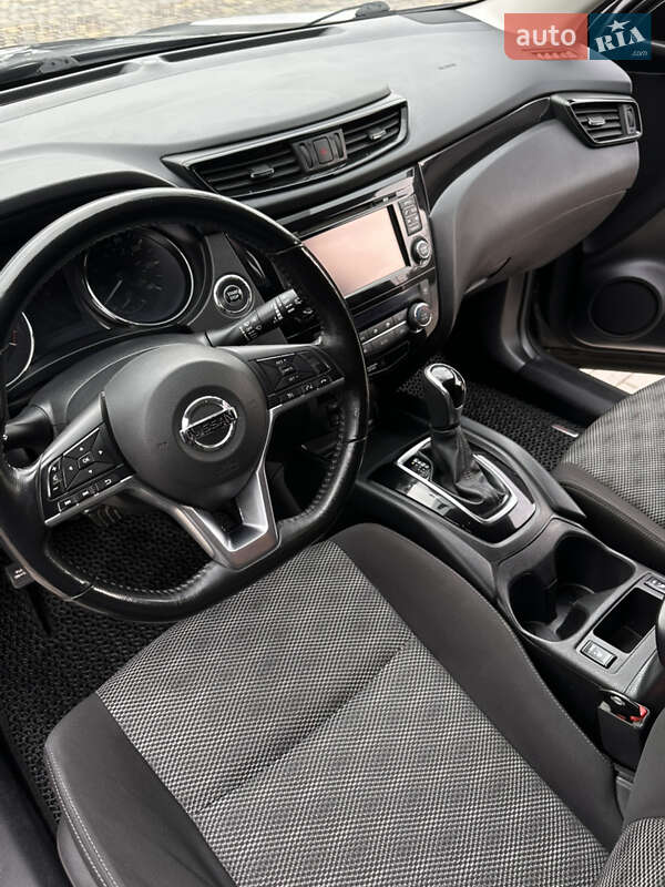 Внедорожник / Кроссовер Nissan Rogue 2017 в Луцке