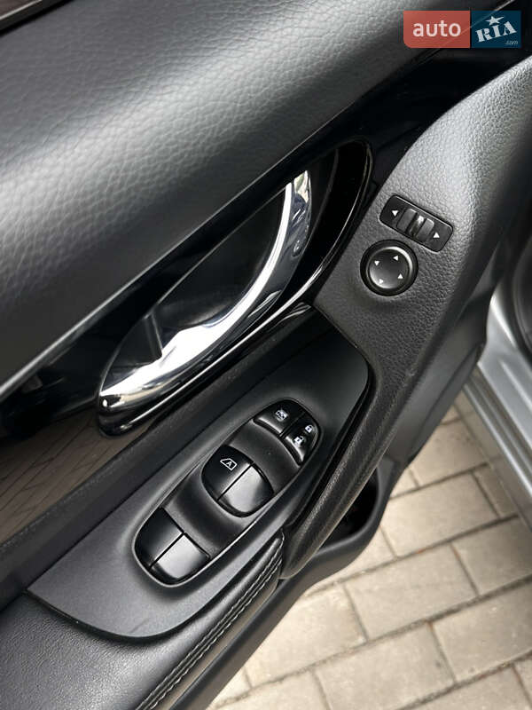 Внедорожник / Кроссовер Nissan Rogue 2017 в Луцке