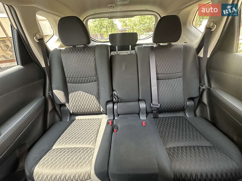 Позашляховик / Кросовер Nissan Rogue 2016 в Буську фото 15 Позашляховик / Кросовер Nissan Rogue 2016 в Буську