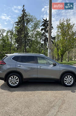 Внедорожник / Кроссовер Nissan Rogue 2018 в 