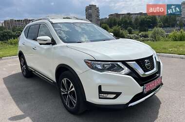 Внедорожник / Кроссовер Nissan Rogue 2017 в Ровно