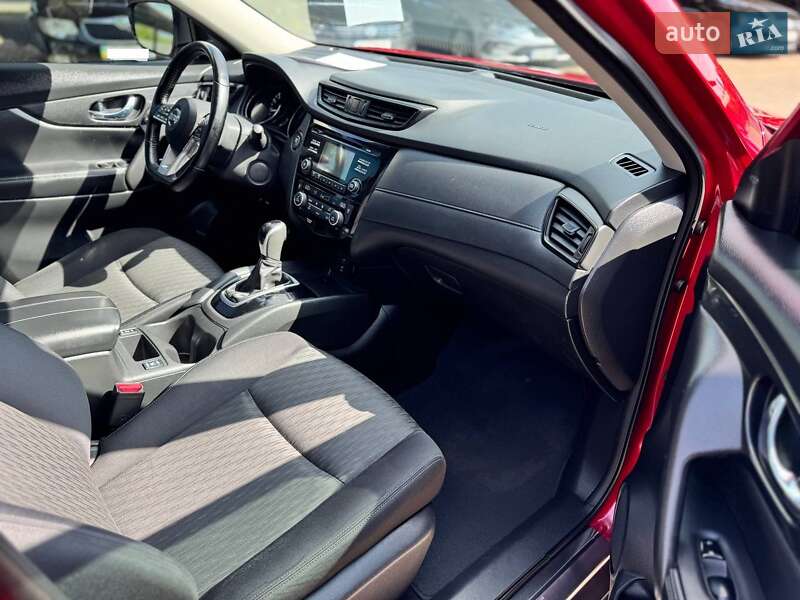 Внедорожник / Кроссовер Nissan Rogue 2017 в Кривом Роге