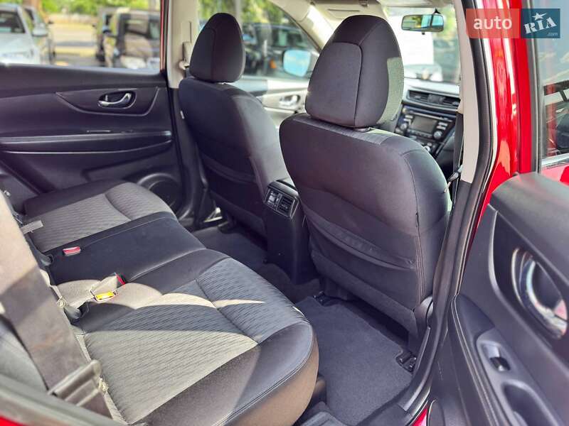 Внедорожник / Кроссовер Nissan Rogue 2017 в Кривом Роге