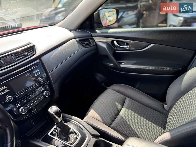 Внедорожник / Кроссовер Nissan Rogue 2017 в Кривом Роге