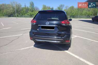 Внедорожник / Кроссовер Nissan Rogue 2017 в 