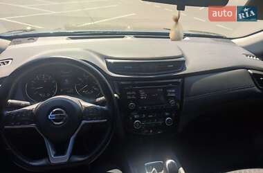 Внедорожник / Кроссовер Nissan Rogue 2017 в 