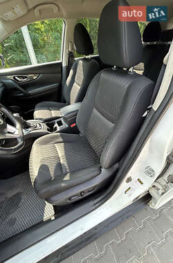 Внедорожник / Кроссовер Nissan Rogue 2017 в Кременчуге