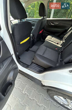 Внедорожник / Кроссовер Nissan Rogue 2017 в Кременчуге