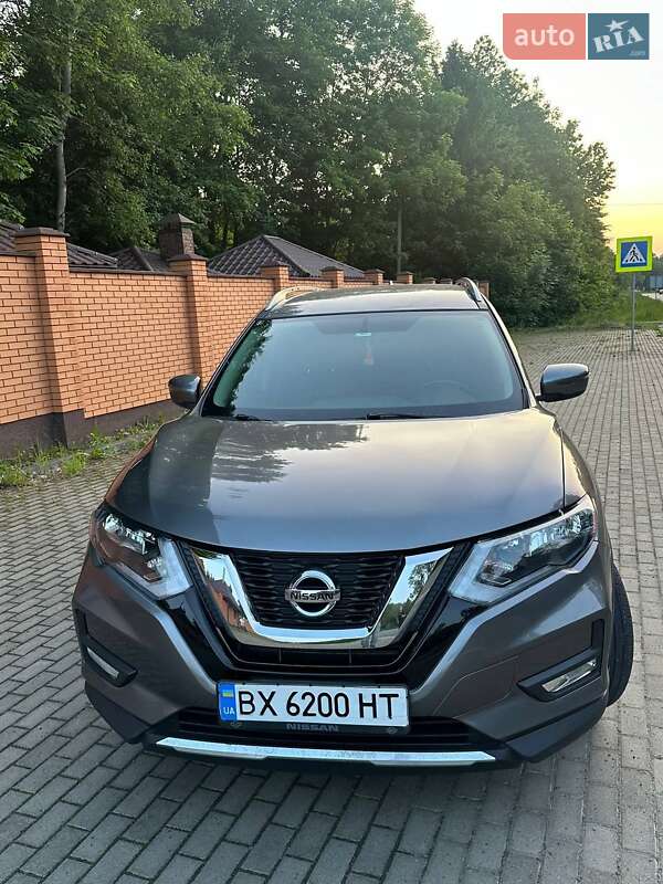 Внедорожник / Кроссовер Nissan Rogue 2016 в Хмельницком