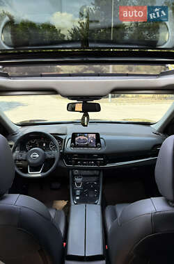 Внедорожник / Кроссовер Nissan Rogue 2023 в 
