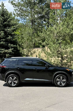 Внедорожник / Кроссовер Nissan Rogue 2023 в 