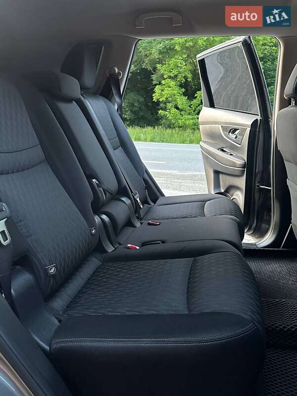 Внедорожник / Кроссовер Nissan Rogue 2016 в Хмельницком