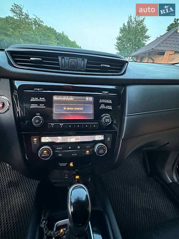 Внедорожник / Кроссовер Nissan Rogue 2016 в Хмельницком