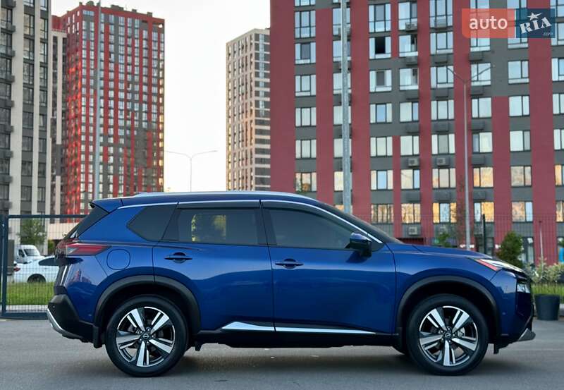 Внедорожник / Кроссовер Nissan Rogue 2023 в Киеве