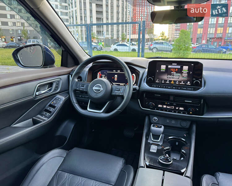 Внедорожник / Кроссовер Nissan Rogue 2023 в Киеве