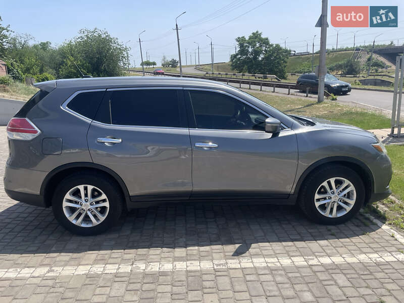 Внедорожник / Кроссовер Nissan Rogue 2015 в Кривом Роге
