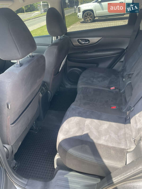 Внедорожник / Кроссовер Nissan Rogue 2015 в Кривом Роге