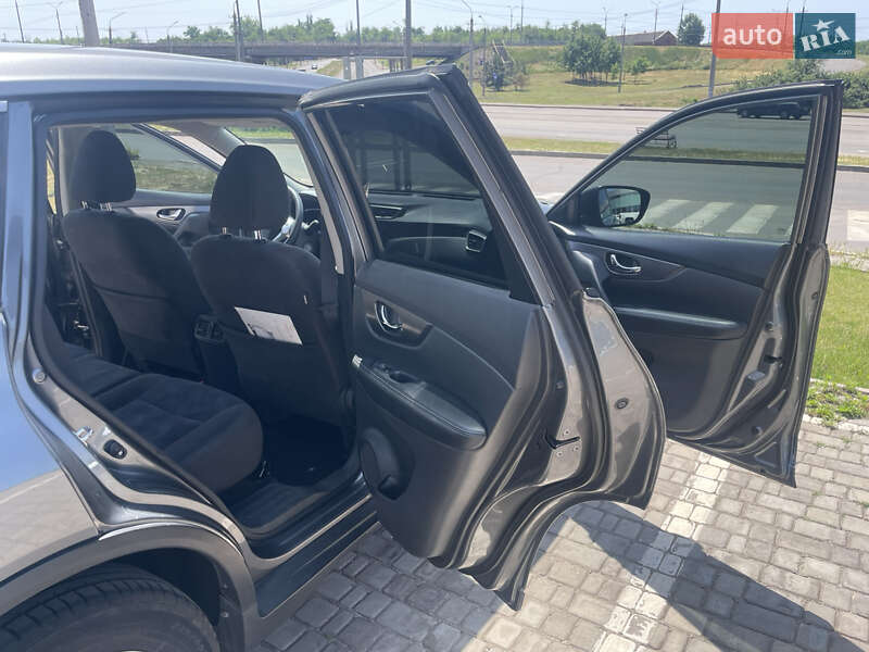 Внедорожник / Кроссовер Nissan Rogue 2015 в Кривом Роге