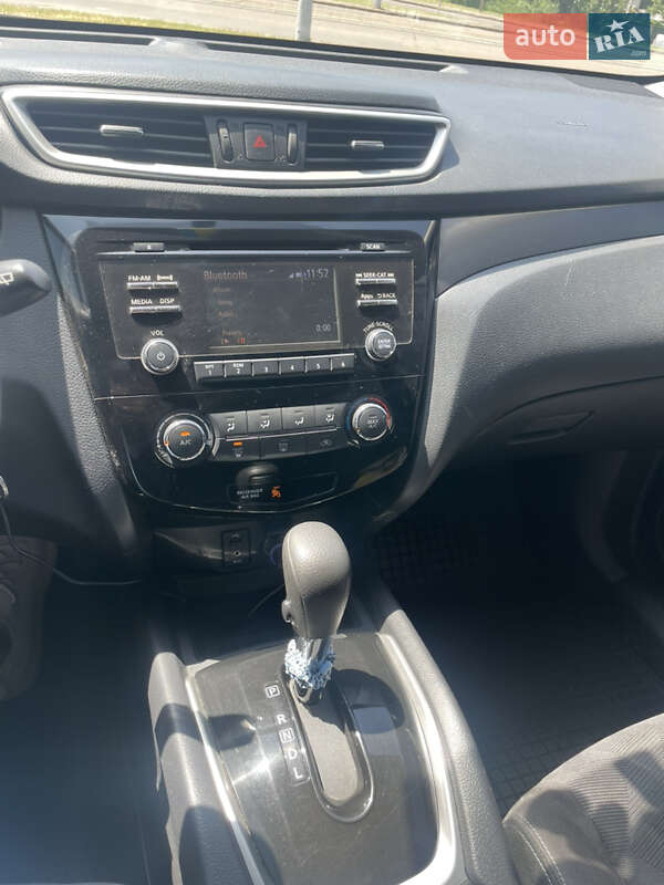 Внедорожник / Кроссовер Nissan Rogue 2015 в Кривом Роге