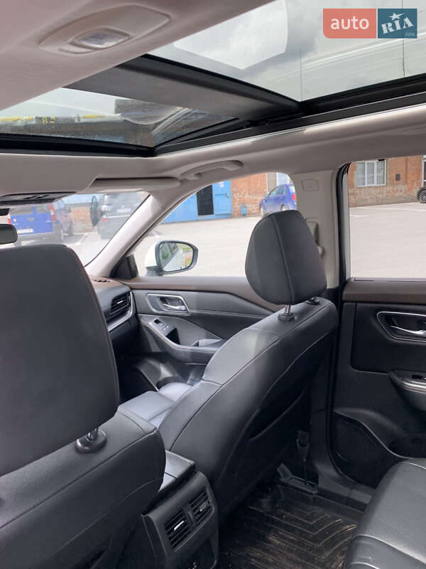 Позашляховик / Кросовер Nissan Rogue 2021 в Чернігові