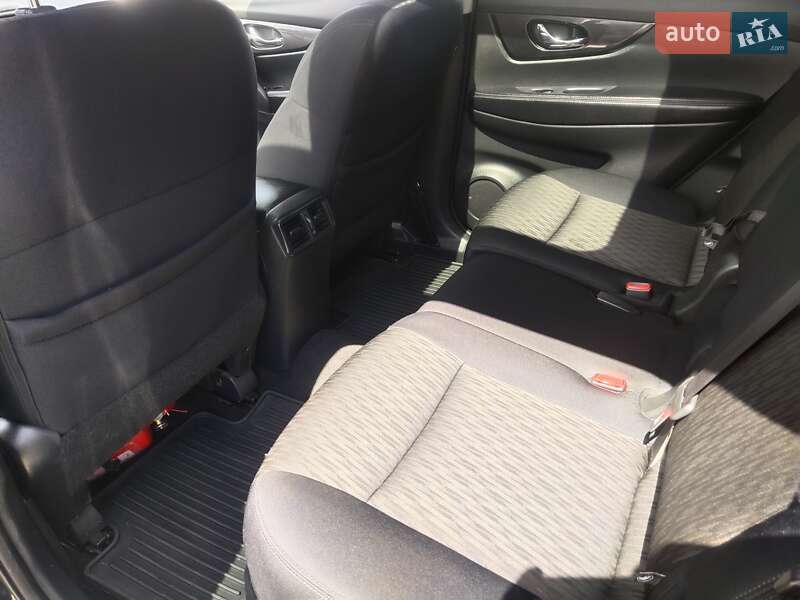 Внедорожник / Кроссовер Nissan Rogue 2016 в Харькове