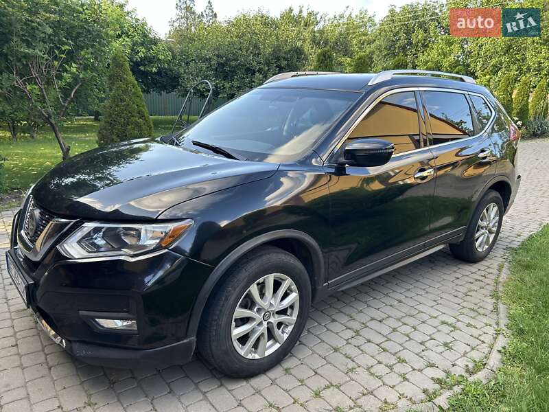 Внедорожник / Кроссовер Nissan Rogue 2017 в Павлограде