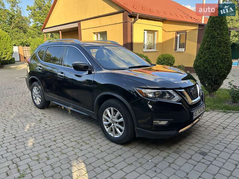 Внедорожник / Кроссовер Nissan Rogue 2017 в Павлограде