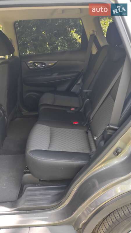 Внедорожник / Кроссовер Nissan Rogue 2017 в Павлограде