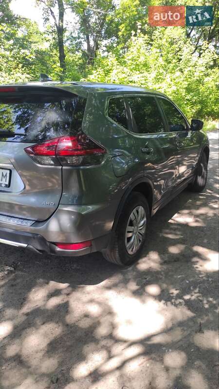 Внедорожник / Кроссовер Nissan Rogue 2017 в Павлограде