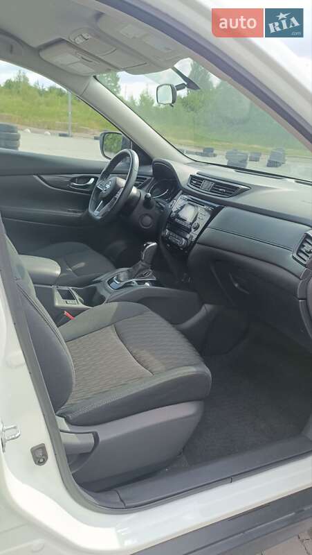 Позашляховик / Кросовер Nissan Rogue 2017 в Львові