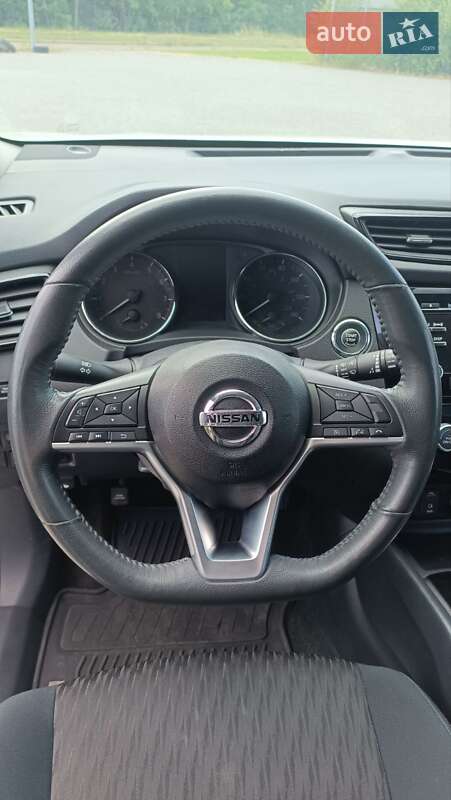 Позашляховик / Кросовер Nissan Rogue 2017 в Львові