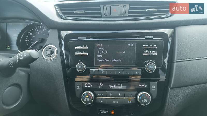 Позашляховик / Кросовер Nissan Rogue 2017 в Львові