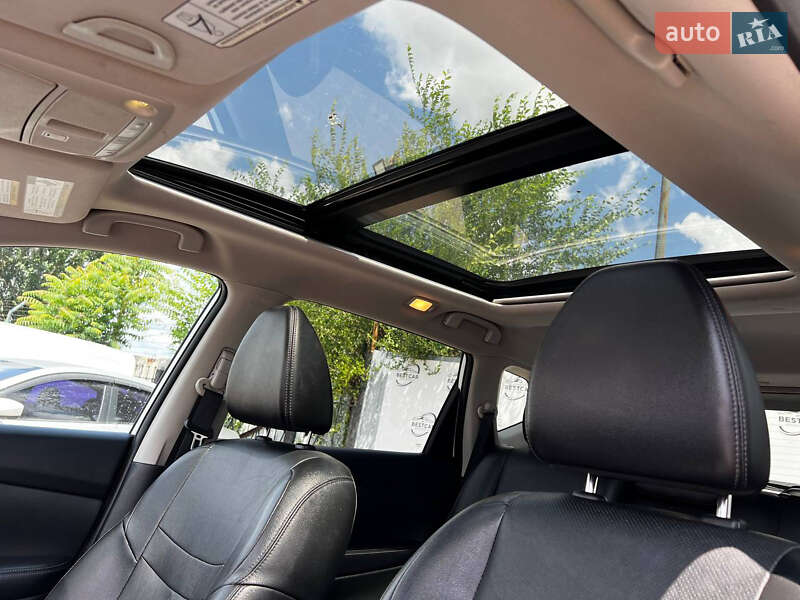 Внедорожник / Кроссовер Nissan Rogue 2016 в Днепре