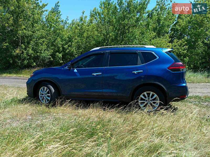 Позашляховик / Кросовер Nissan Rogue 2017 в Малій Висці