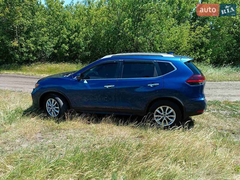 Позашляховик / Кросовер Nissan Rogue 2017 в Малій Висці