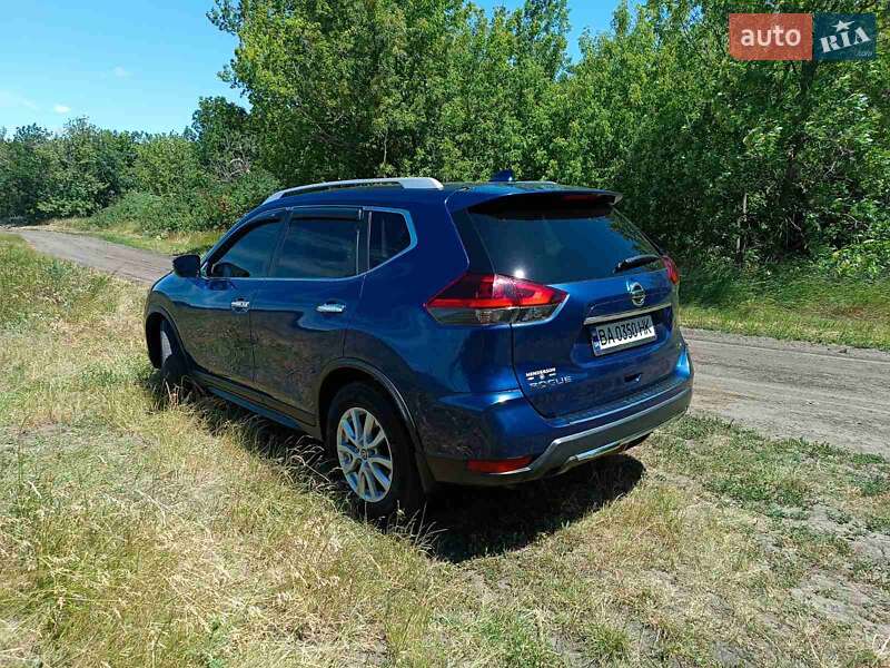 Позашляховик / Кросовер Nissan Rogue 2017 в Малій Висці
