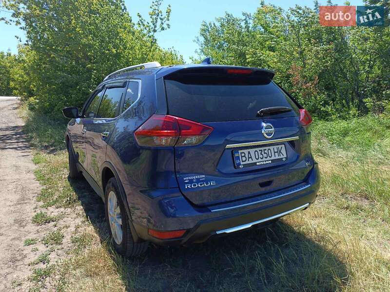 Позашляховик / Кросовер Nissan Rogue 2017 в Малій Висці