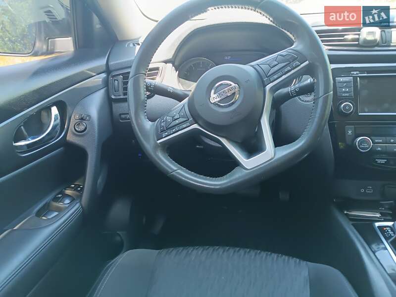 Позашляховик / Кросовер Nissan Rogue 2017 в Малій Висці