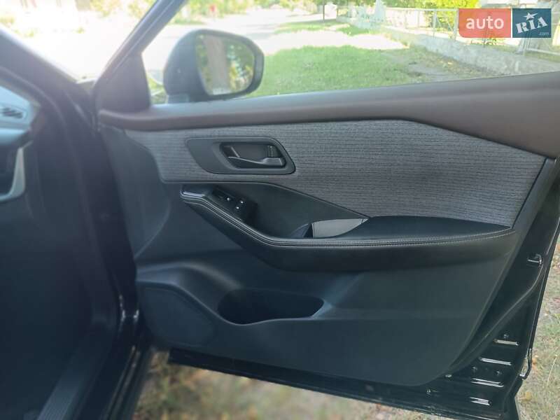 Внедорожник / Кроссовер Nissan Rogue 2021 в Дубно