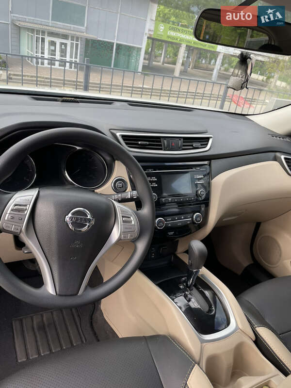 Внедорожник / Кроссовер Nissan Rogue 2016 в Запорожье