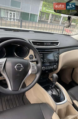 Внедорожник / Кроссовер Nissan Rogue 2016 в 