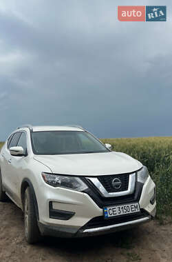 Внедорожник / Кроссовер Nissan Rogue 2017 в Черновцах