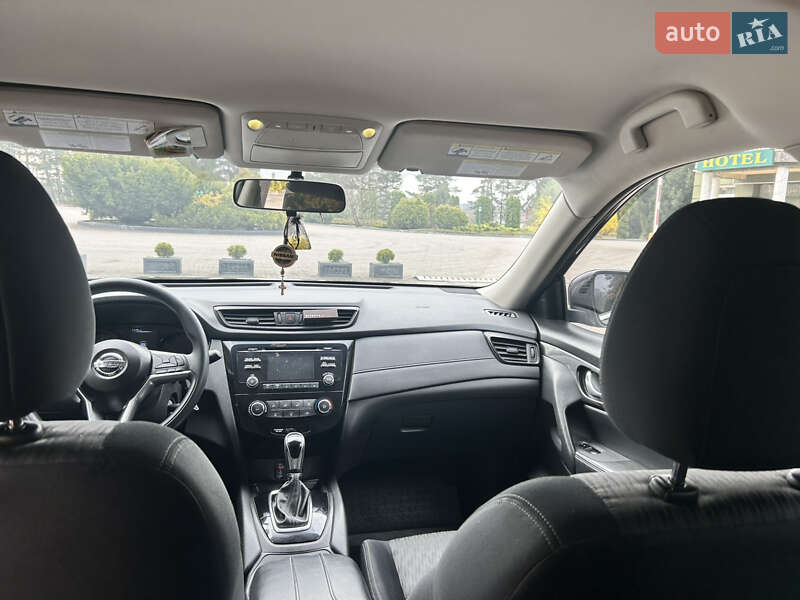 Позашляховик / Кросовер Nissan Rogue 2017 в Львові