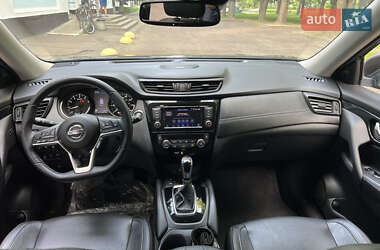 Внедорожник / Кроссовер Nissan Rogue 2019 в 