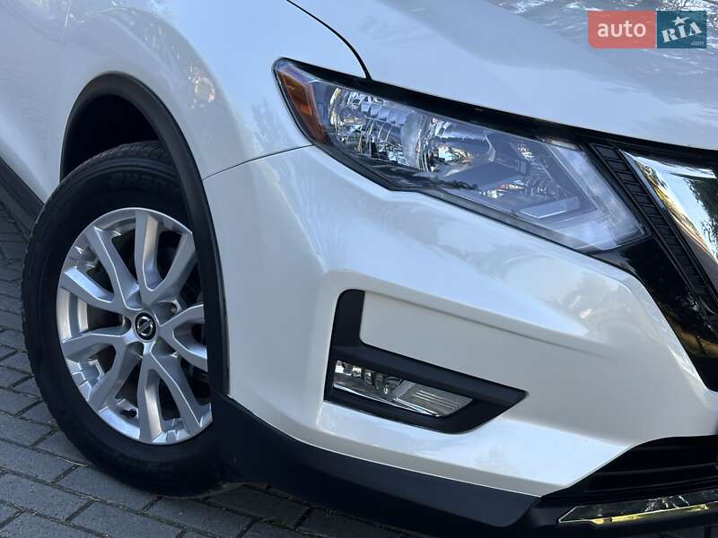 Внедорожник / Кроссовер Nissan Rogue 2017 в Дрогобыче