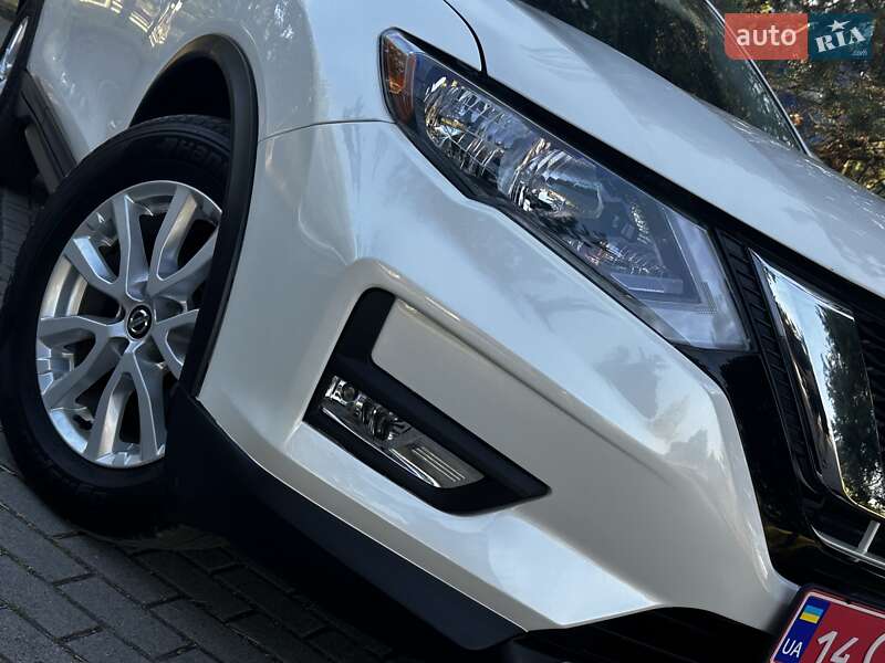 Внедорожник / Кроссовер Nissan Rogue 2017 в Дрогобыче