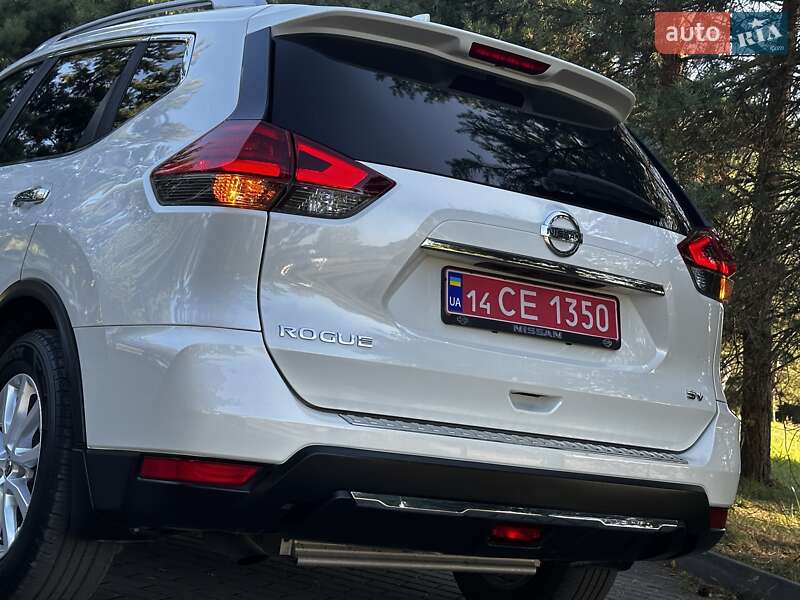 Внедорожник / Кроссовер Nissan Rogue 2017 в Дрогобыче