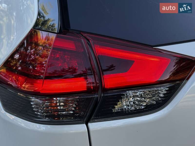 Внедорожник / Кроссовер Nissan Rogue 2017 в Дрогобыче