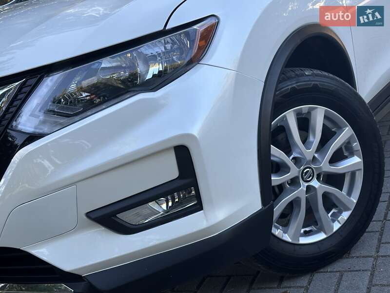 Внедорожник / Кроссовер Nissan Rogue 2017 в Дрогобыче